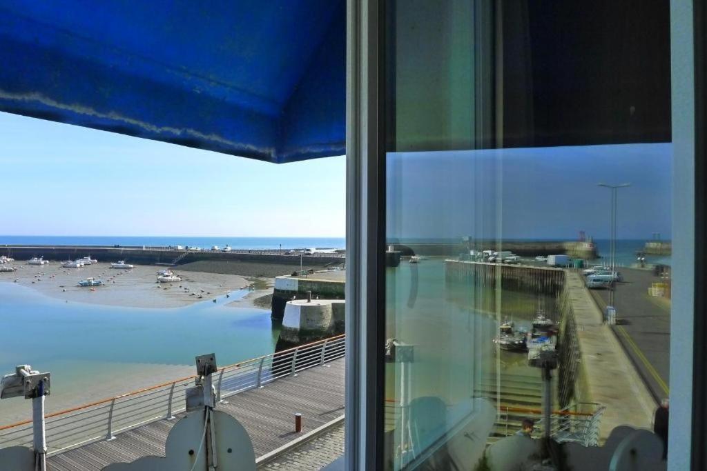 Le Grand Hotel De La Marine "Face A La Mer" بورت-أون-بيسين-هوباين المظهر الخارجي الصورة